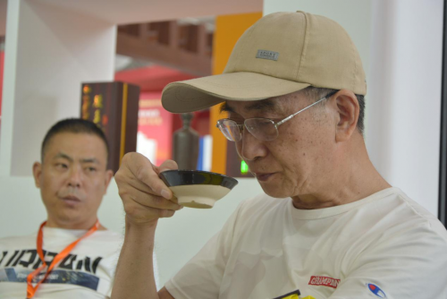 项王醉酒业三大品牌亮相中国国际酒业博览会 受众人追捧