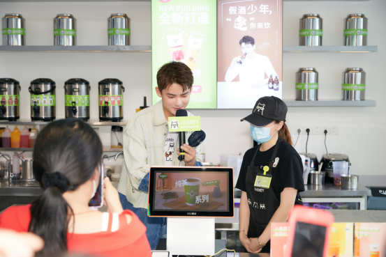 熊梓淇跨界茶饮“IHONEY” 是什么给他的勇气