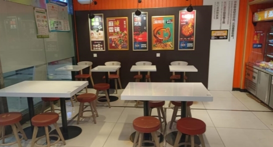 怀化加盟商尹铁柱：69㎡小店日销1.3万，用一碗麻辣烫烫平35岁中年危机