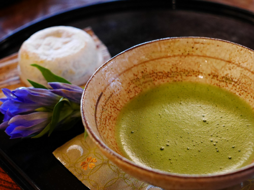 抹茶店老板陈建：做抹茶该用多少度的水？搭配什么茶点？享用抹茶必知！