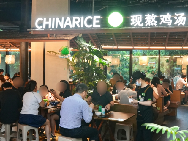 从墩墩鸡到好望水，蒙自源半年两次现象级联名：这碗米线越活越年轻